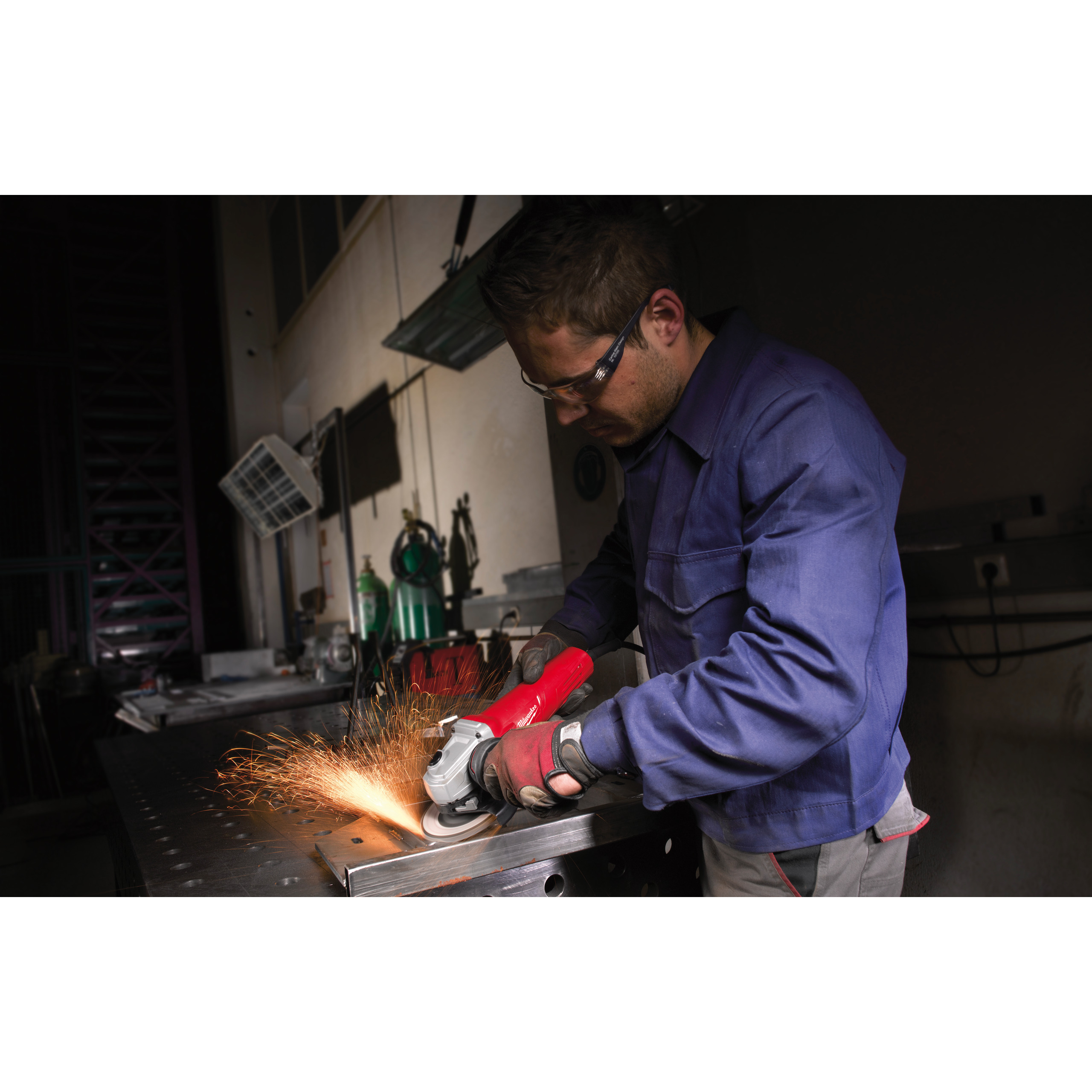 147662_Milwaukee_haakse_slijper_125mm_1200W_AGV_12_125X_p3