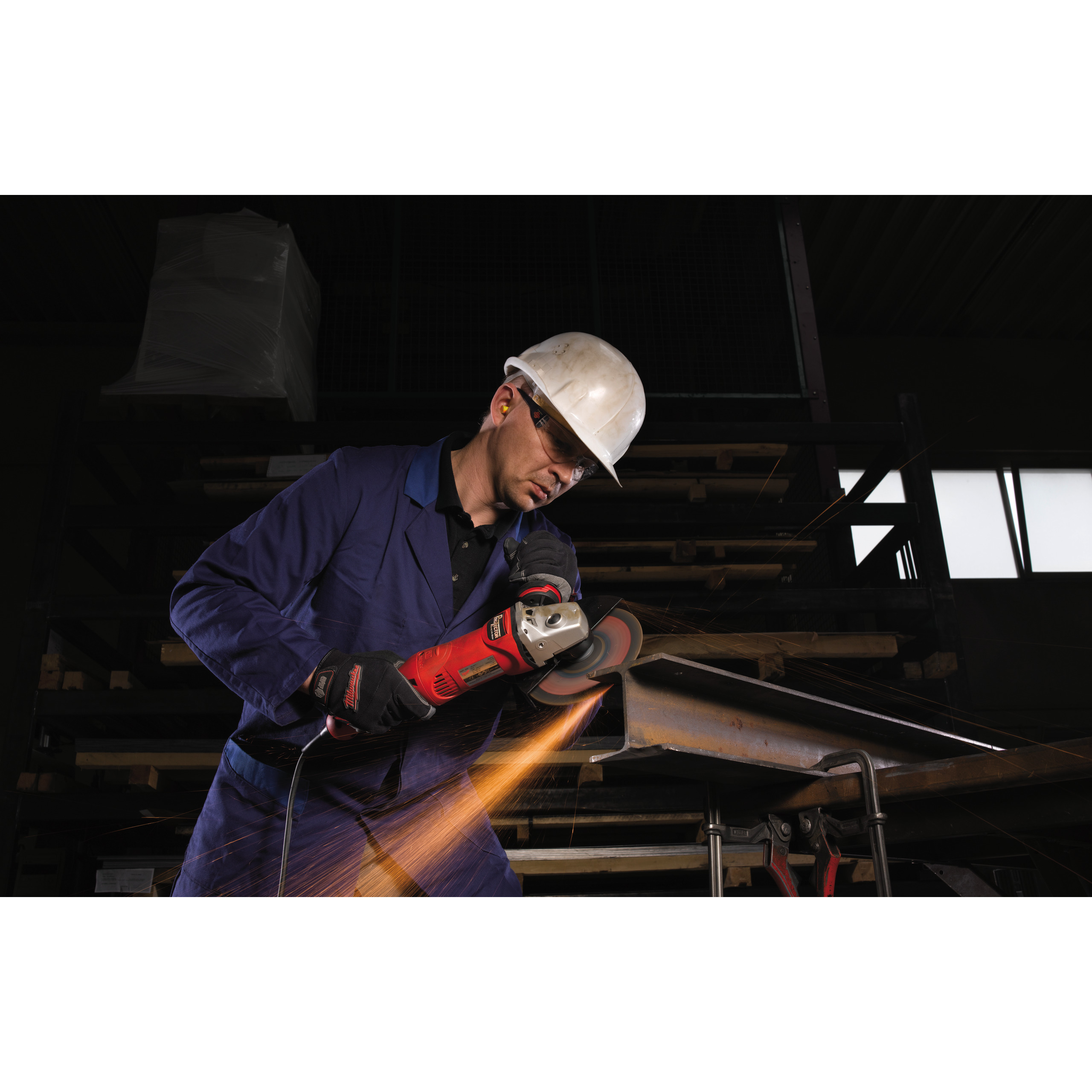 147666_Milwaukee_haakse_slijper_180mm_1750W_dodemansschakelaar_FIXTEC_AGV_17_180XC_DMS_p2