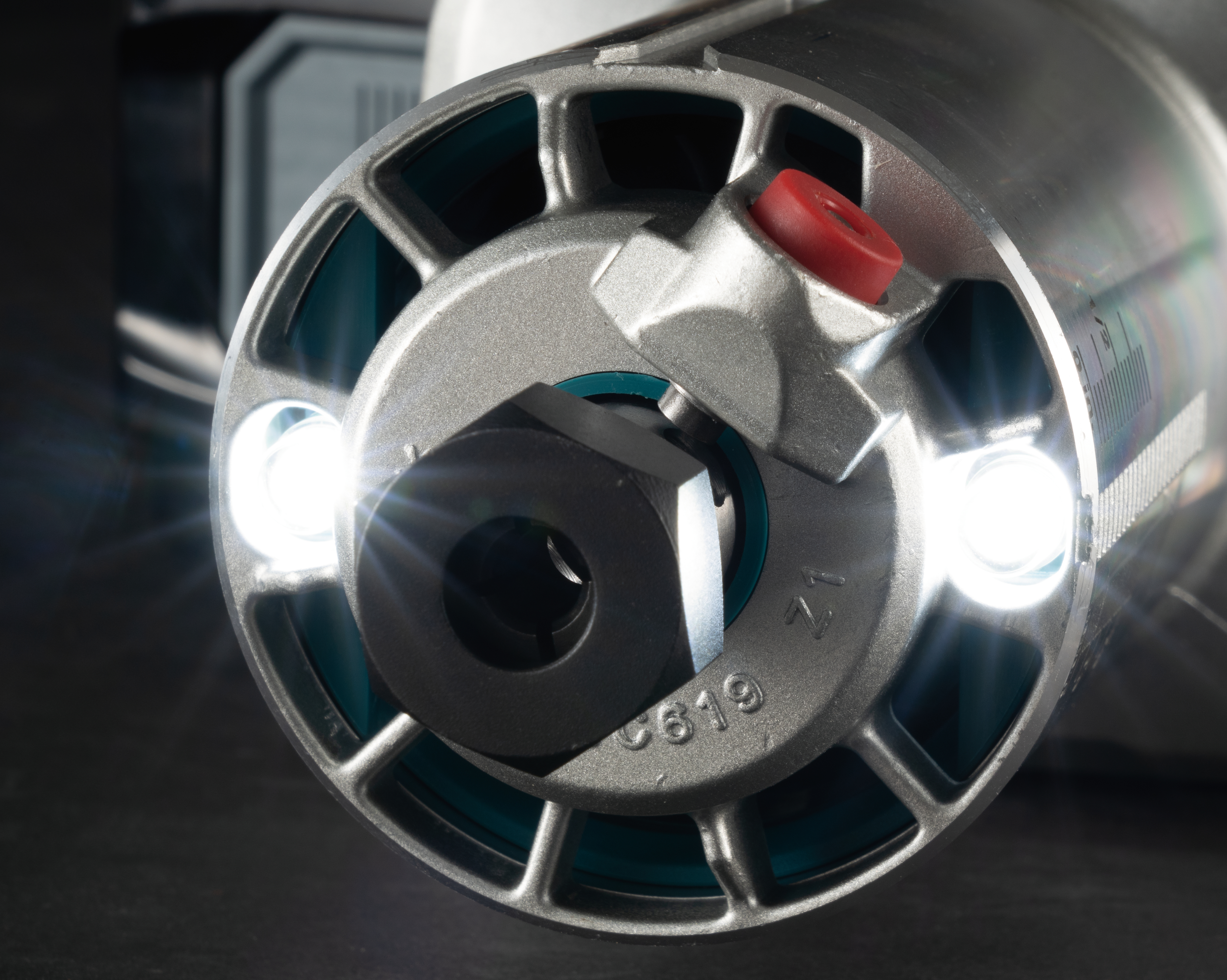 147985_Makita_boven_kantenfrees_RT001GZ10_40V_6_8mm_motor_uitneembaar_Mbox_p7