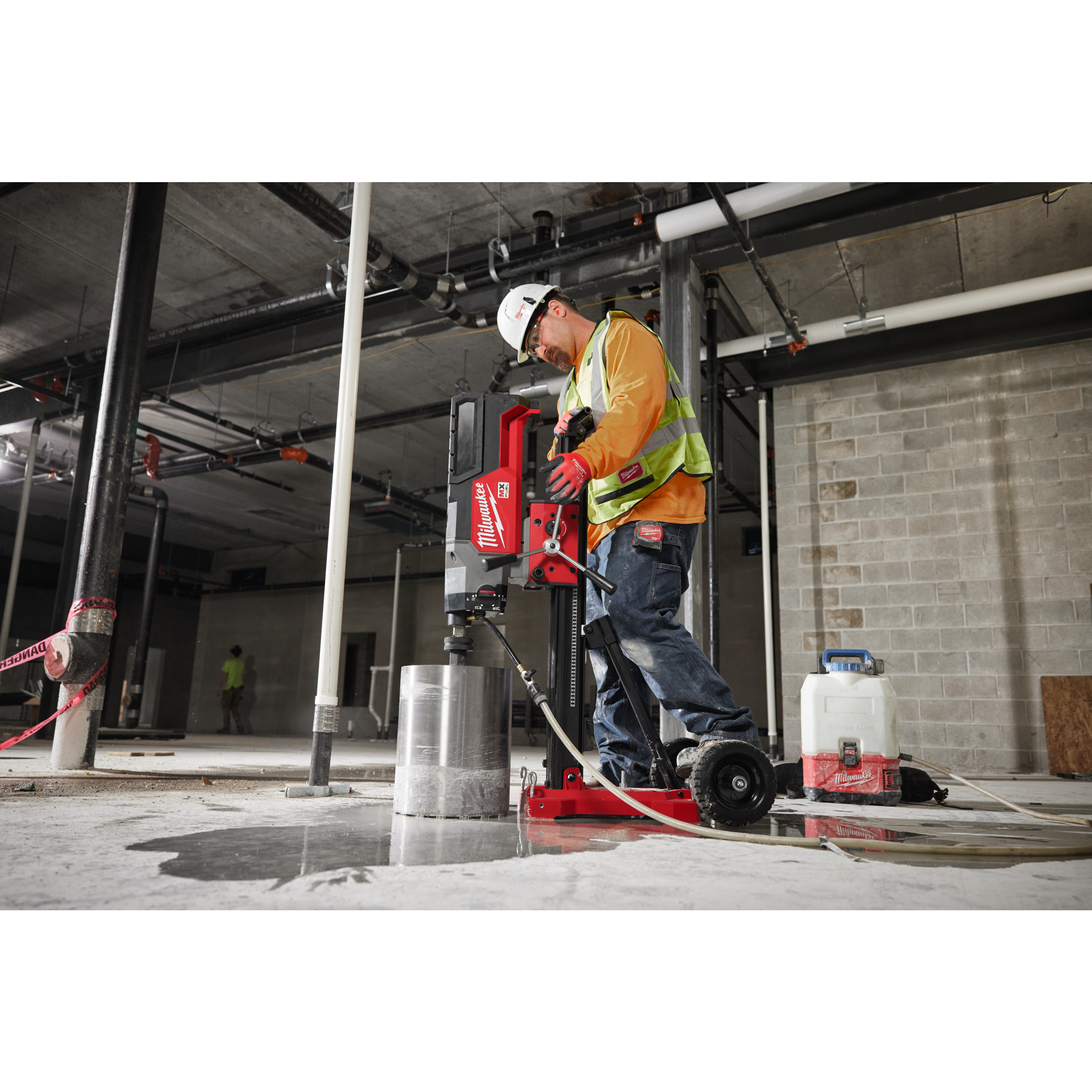 148048_Milwaukee_MX_FUEL_diamantboormotor_en_standaard_350mm_2x_12Ah_MXF_DCD350KIT_122_p6