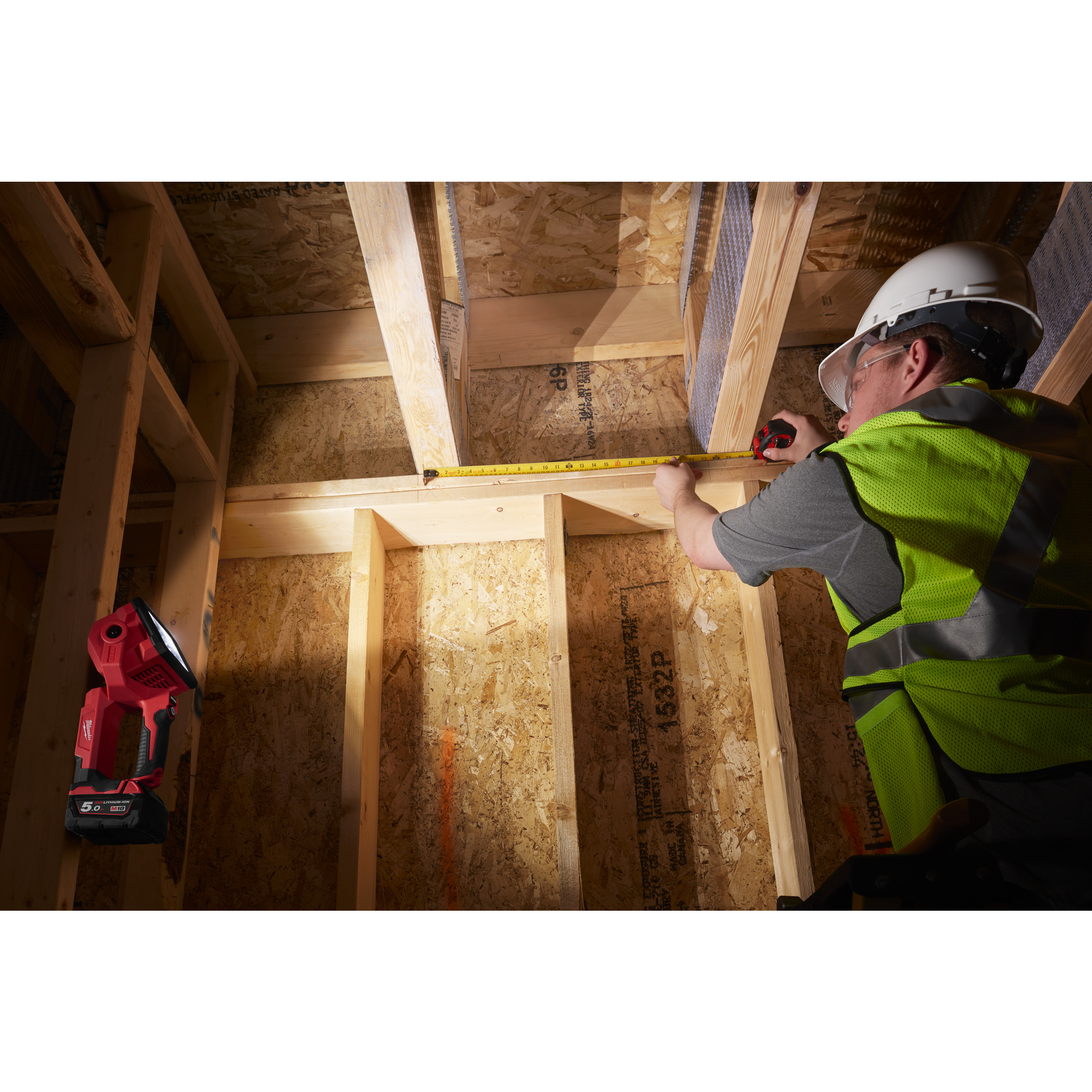 148060_Milwaukee_18V_LED_handlamp_1250lm_schijnwerper_M18_SLED_0_p5