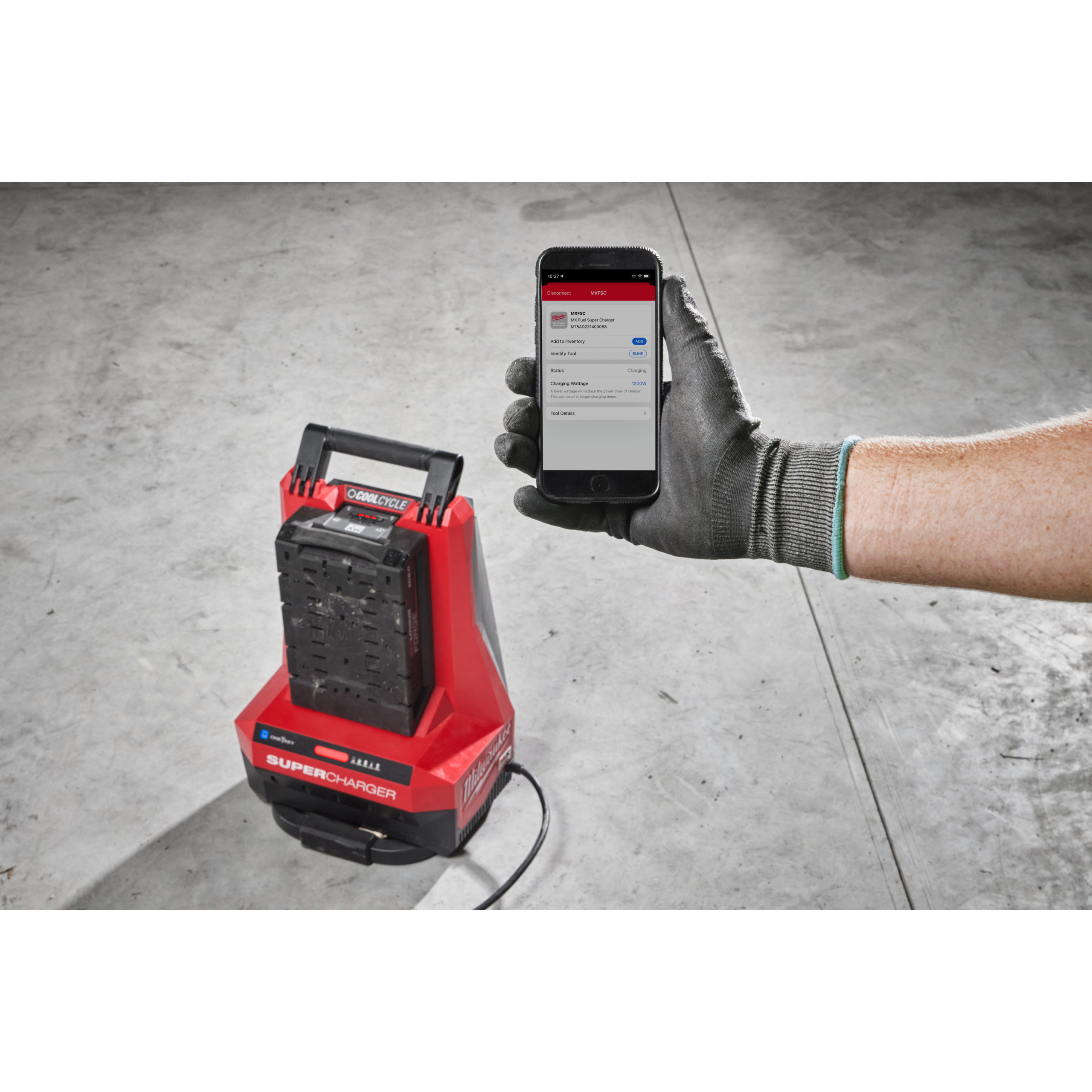 148065_Milwaukee_MX_FUEL_acculader_12Ah_snellader_MXF_SC_p6