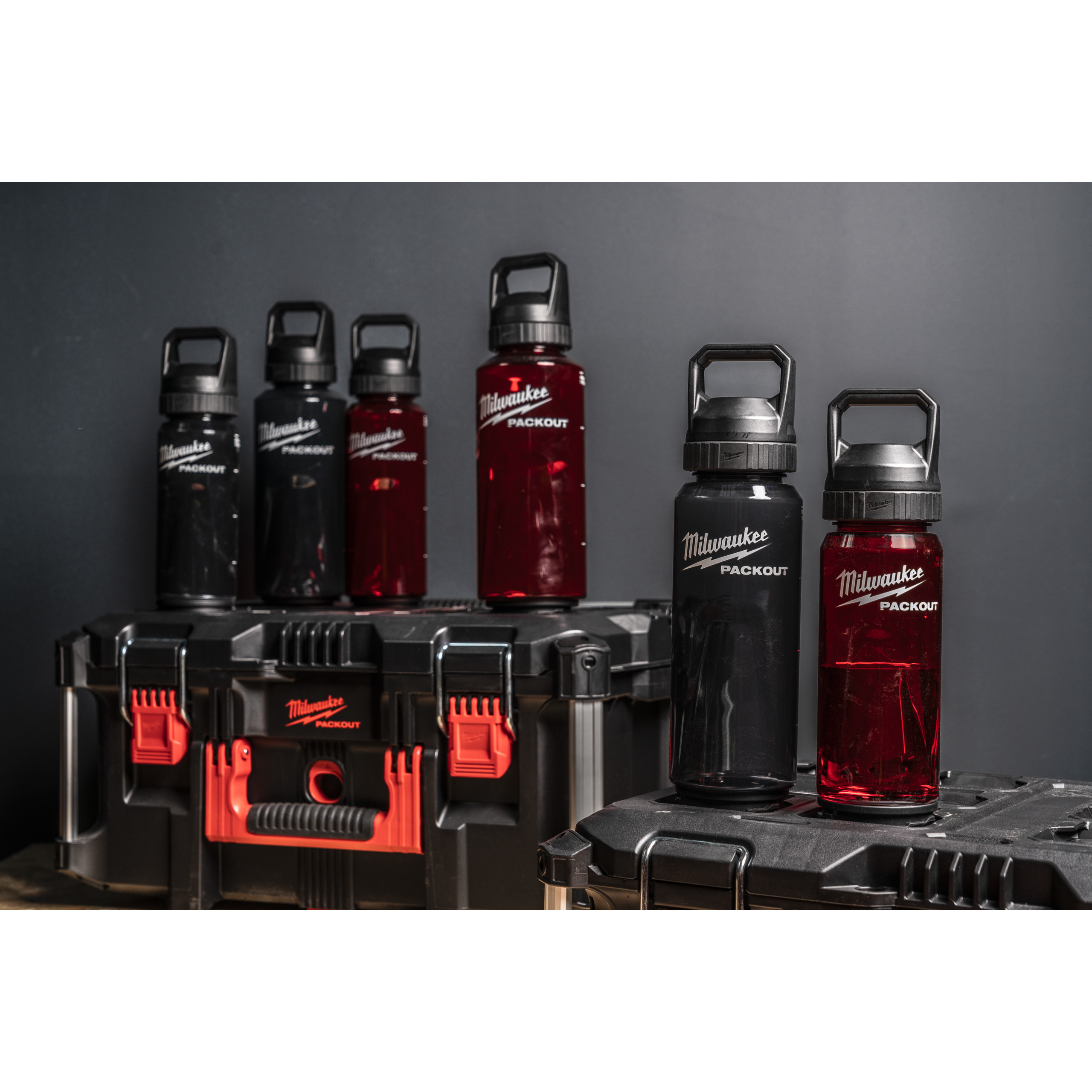 148096_Milwaukee_PACKOUT_plastic_fles_1420ml_met_dop_zwart_p2