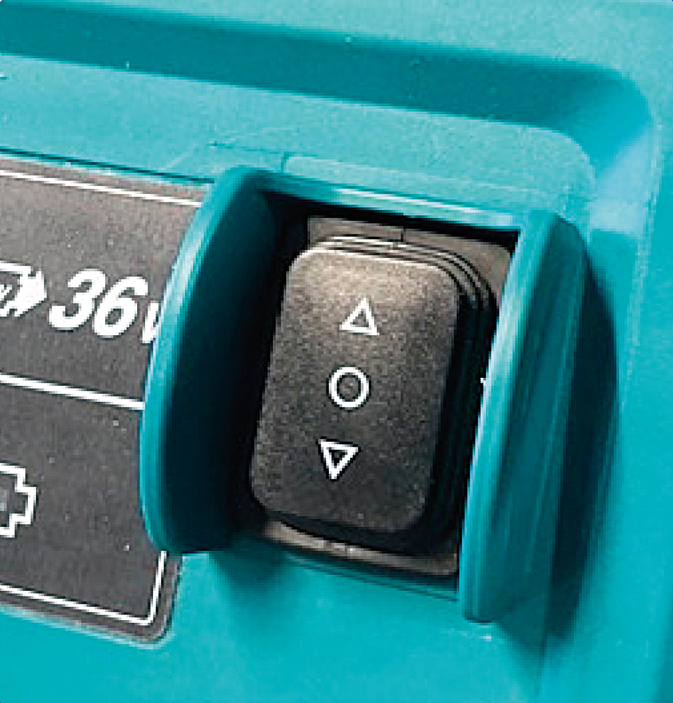 148202_Makita_dumper_DCU602Z_2x18V_met_elektrisch_kiepbare_bak_p7