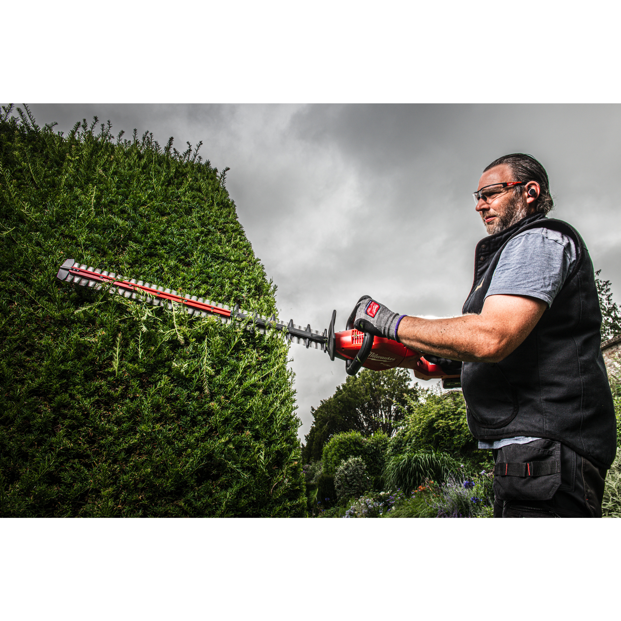 148479_Milwaukee_18V_heggenschaar_60cm_FUEL_2x_8_0Ah_M18_FHET60G2_802_p9