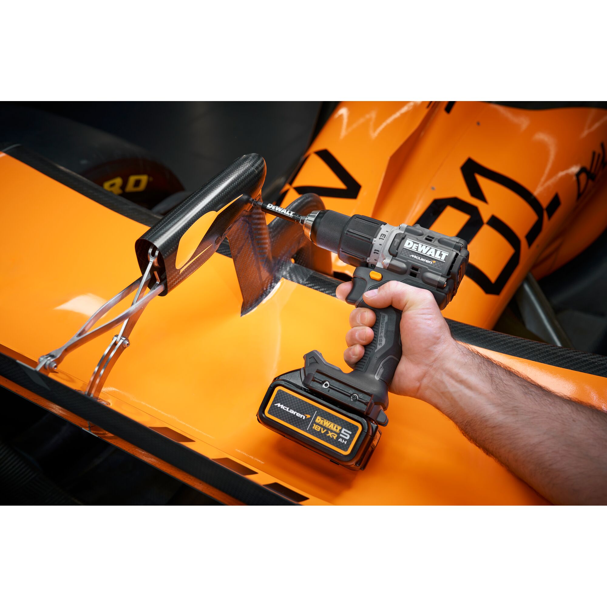 148497_Dewalt_18V_klopboor_schroefmachine_90Nm_McLaren_F1_2x_5_0Ah_DCD85MP2T_QW_p9