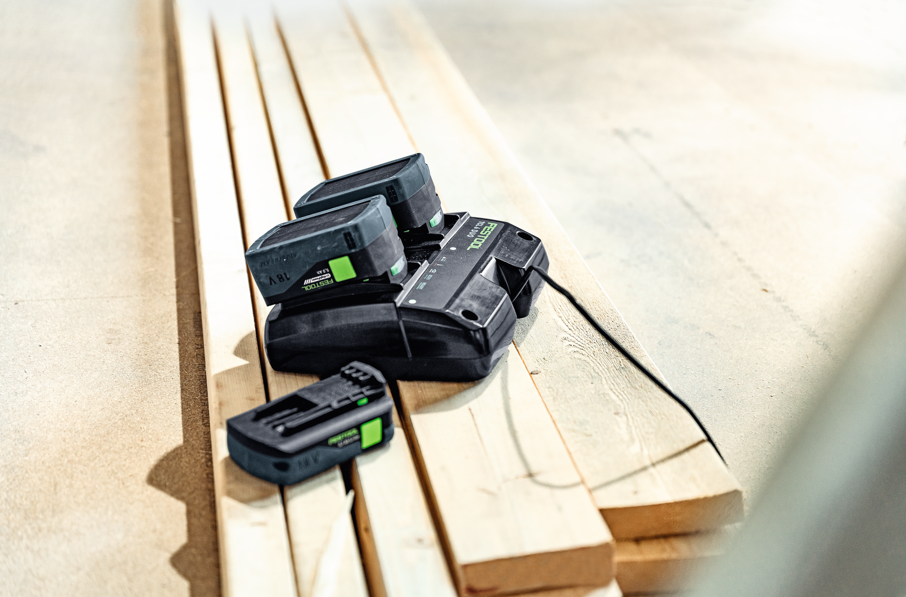 149744_Festool_startset_SYS_18V_2xHP5_0_TCL6DUO_2x_5_0Ah_duolader_6A_18V_Tabless_p2