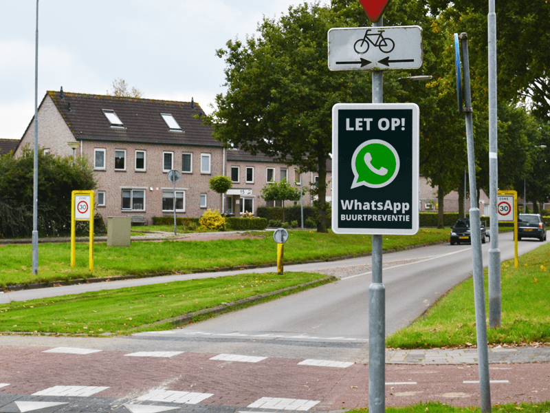 601088_Verkeersbord_WhatsApp_Buurtpreventie_WB09_40_x_60_cm_p2