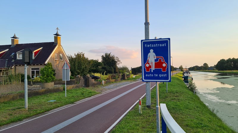 601513_Verkeersbord_RVV_L51___Fietsstraat_Auto_te_Gast_p3